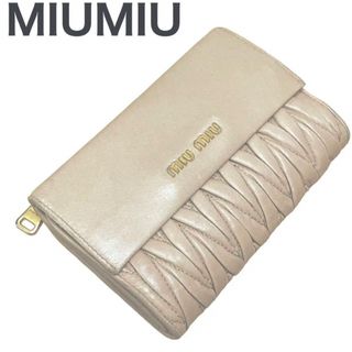 ミュウミュウ(miumiu)のMIUMIU 二つ折り　三つ折り　財布　ゴールドロゴ　マトラッセ　L字ファスナー(財布)