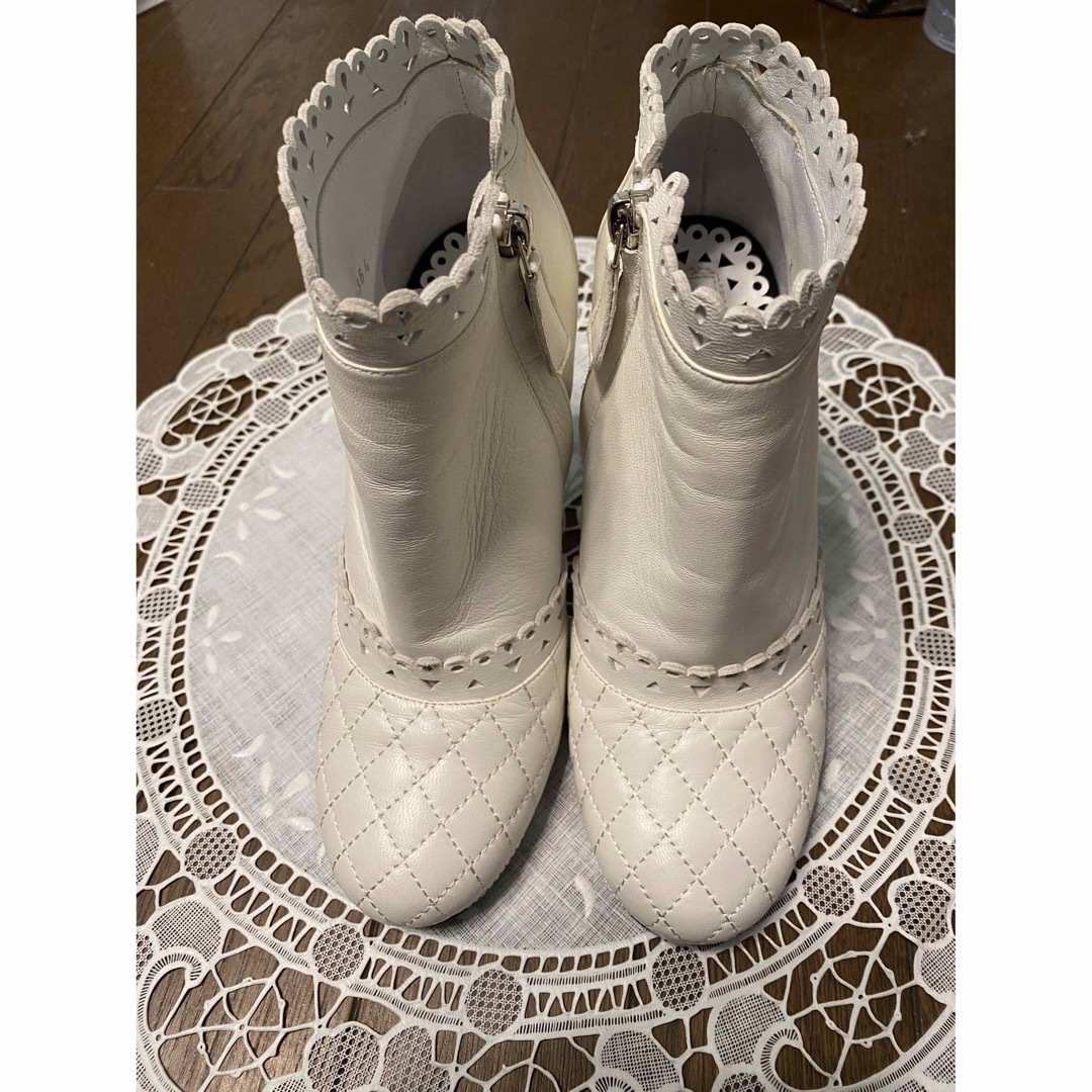 着用2回✨シャネル パンチングレザーショートブーツ マトラッセ 35 1/2-