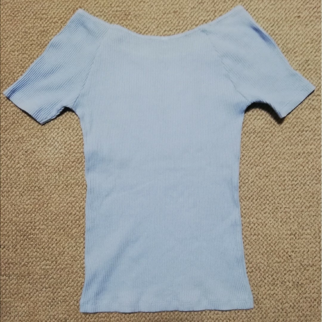 UNIQLO(ユニクロ)のユニクロ　UNIQLO  半袖　トップス　ライトブルー色 レディースのトップス(Tシャツ(半袖/袖なし))の商品写真