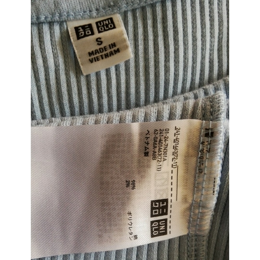 UNIQLO(ユニクロ)のユニクロ　UNIQLO  半袖　トップス　ライトブルー色 レディースのトップス(Tシャツ(半袖/袖なし))の商品写真