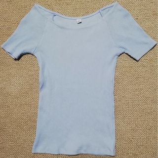 ユニクロ(UNIQLO)のユニクロ　UNIQLO  半袖　トップス　ライトブルー色(Tシャツ(半袖/袖なし))