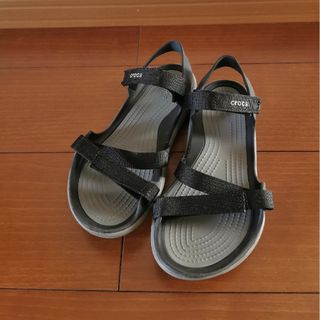 クロックス(crocs)のクロックス　スウィフトウォーター ウェビング サンダル 204804　23.5(サンダル)