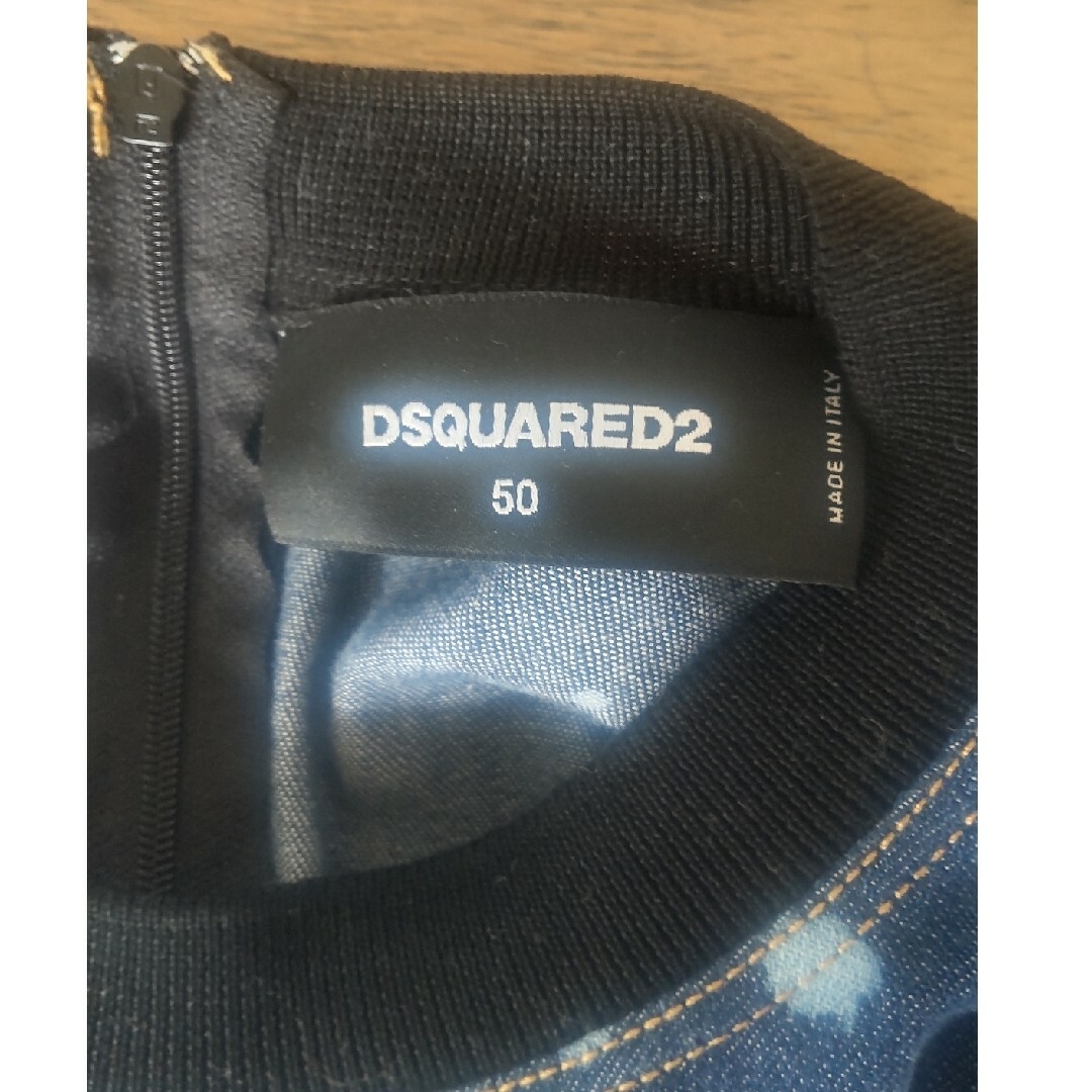 DSQUARED2　ブリーチ加工　伸縮性あり。半袖カットソー。