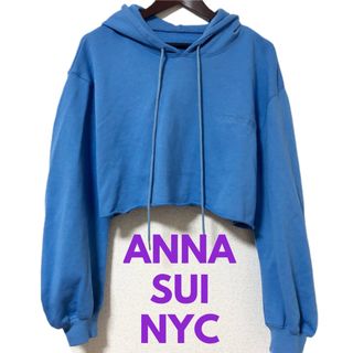 アナスイ(ANNA SUI)のANNA SUI NYC ショート丈パーカー　ブルー　フーディトレーナー　Y2K(パーカー)