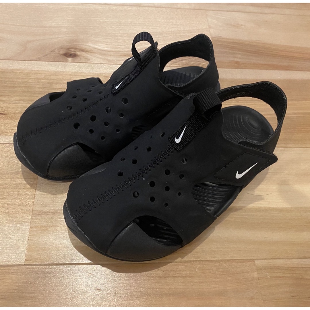 NIKE(ナイキ)のNIKEサンダル キッズ/ベビー/マタニティのキッズ靴/シューズ(15cm~)(サンダル)の商品写真