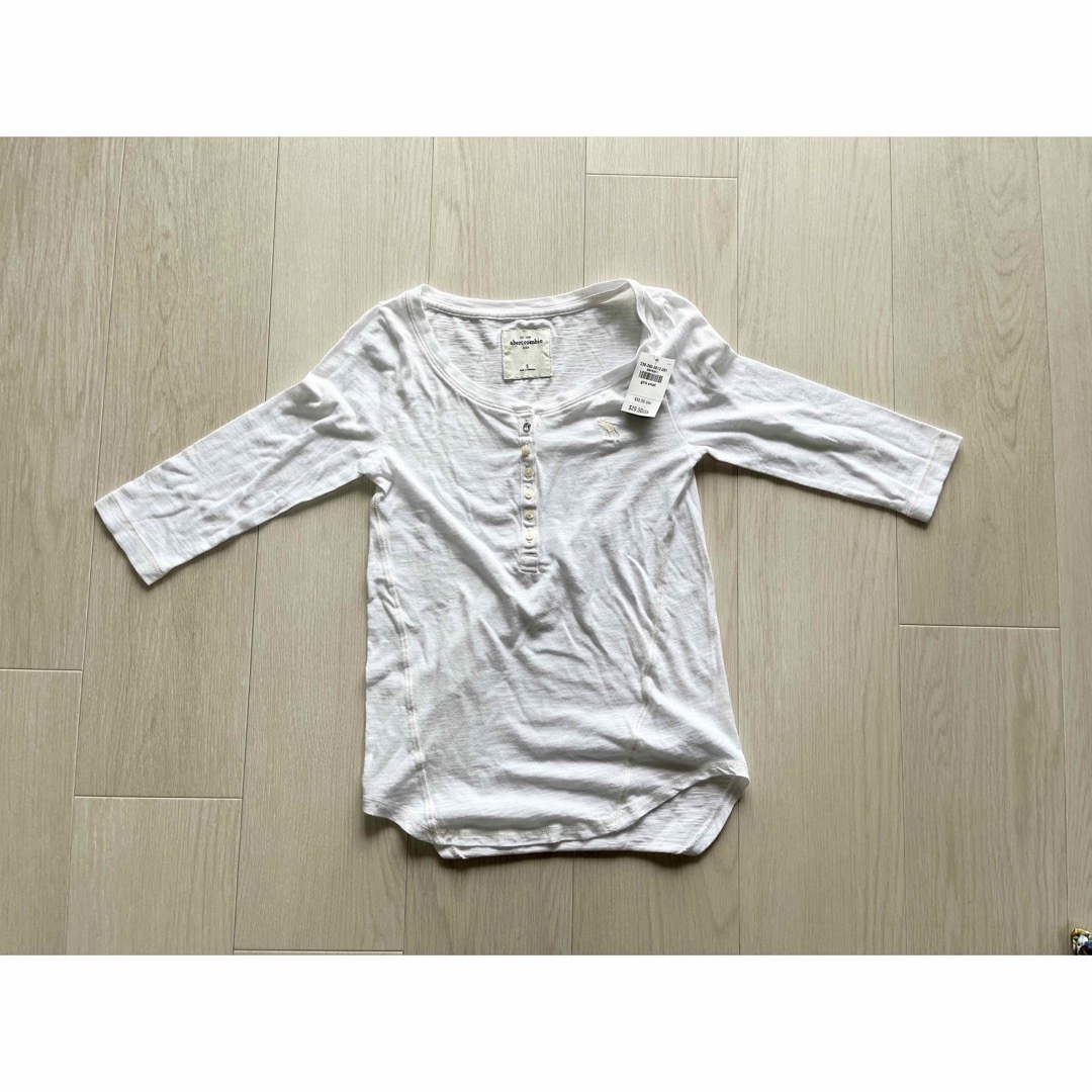 Abercrombie&Fitch(アバクロンビーアンドフィッチ)の新品　タグ付き　abercrombie アバクロ　キッズ　ロンT キッズ/ベビー/マタニティのキッズ服女の子用(90cm~)(Tシャツ/カットソー)の商品写真