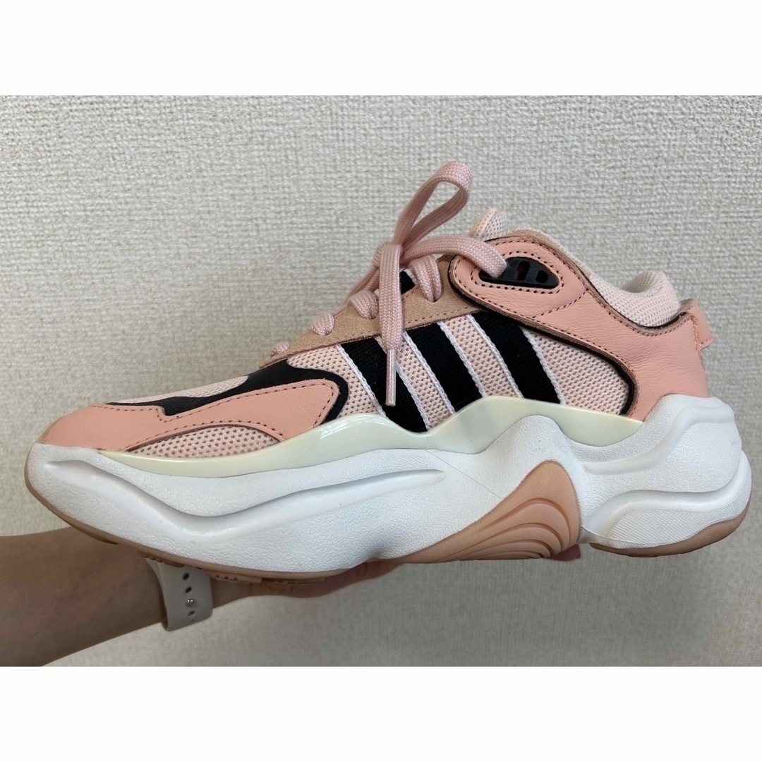 adidas(アディダス)の【値下げしました】adidas マグマランナー 24.0 レディースの靴/シューズ(スニーカー)の商品写真