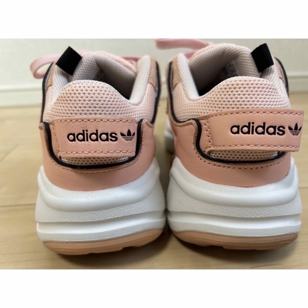 adidas(アディダス)の【値下げしました】adidas マグマランナー 24.0 レディースの靴/シューズ(スニーカー)の商品写真