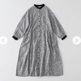 ネストローブ(nest Robe)のnest robe⚫︎リネンブラックフラワープリント　ワンピース⚫︎美品(ロングワンピース/マキシワンピース)