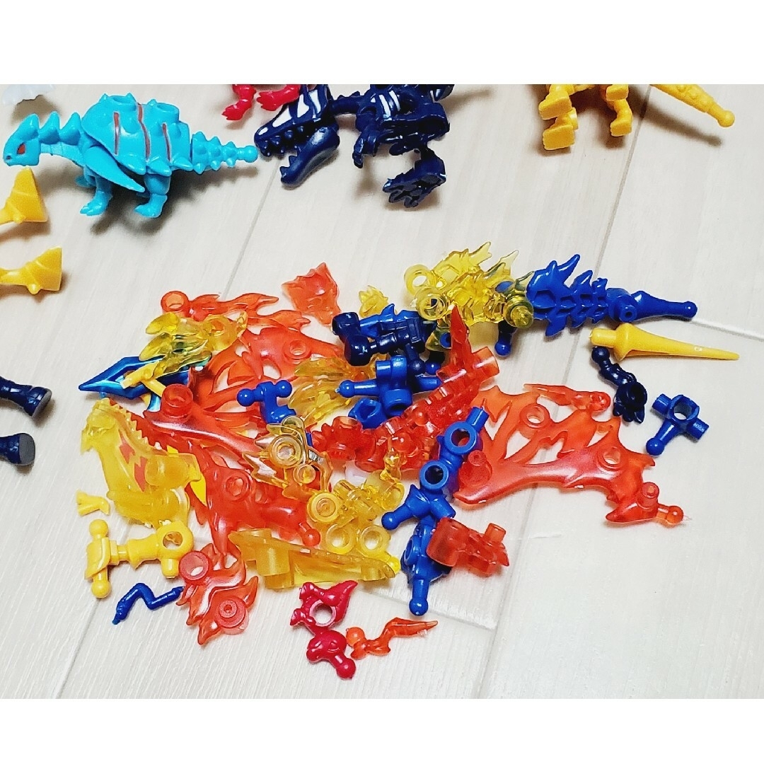 【専用】ほねほねザウルス　パーツ エンタメ/ホビーのおもちゃ/ぬいぐるみ(模型/プラモデル)の商品写真