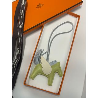 Hermes - 極美品☆HERMES エルメス プティアッシュ シルク イルカ