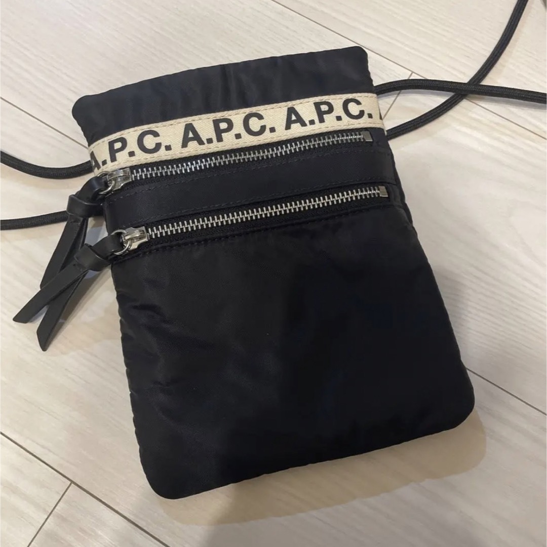 A.P.C.サコッシュ　ショルダーバッグ