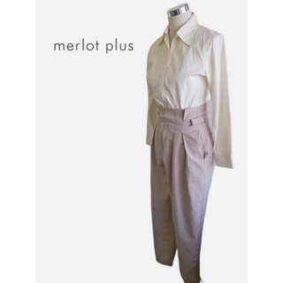 メルロープリュス(merlot plus)のmerlot plus メルロープリュス　ベルト付きハイウエストテーパードパンツ(チノパン)