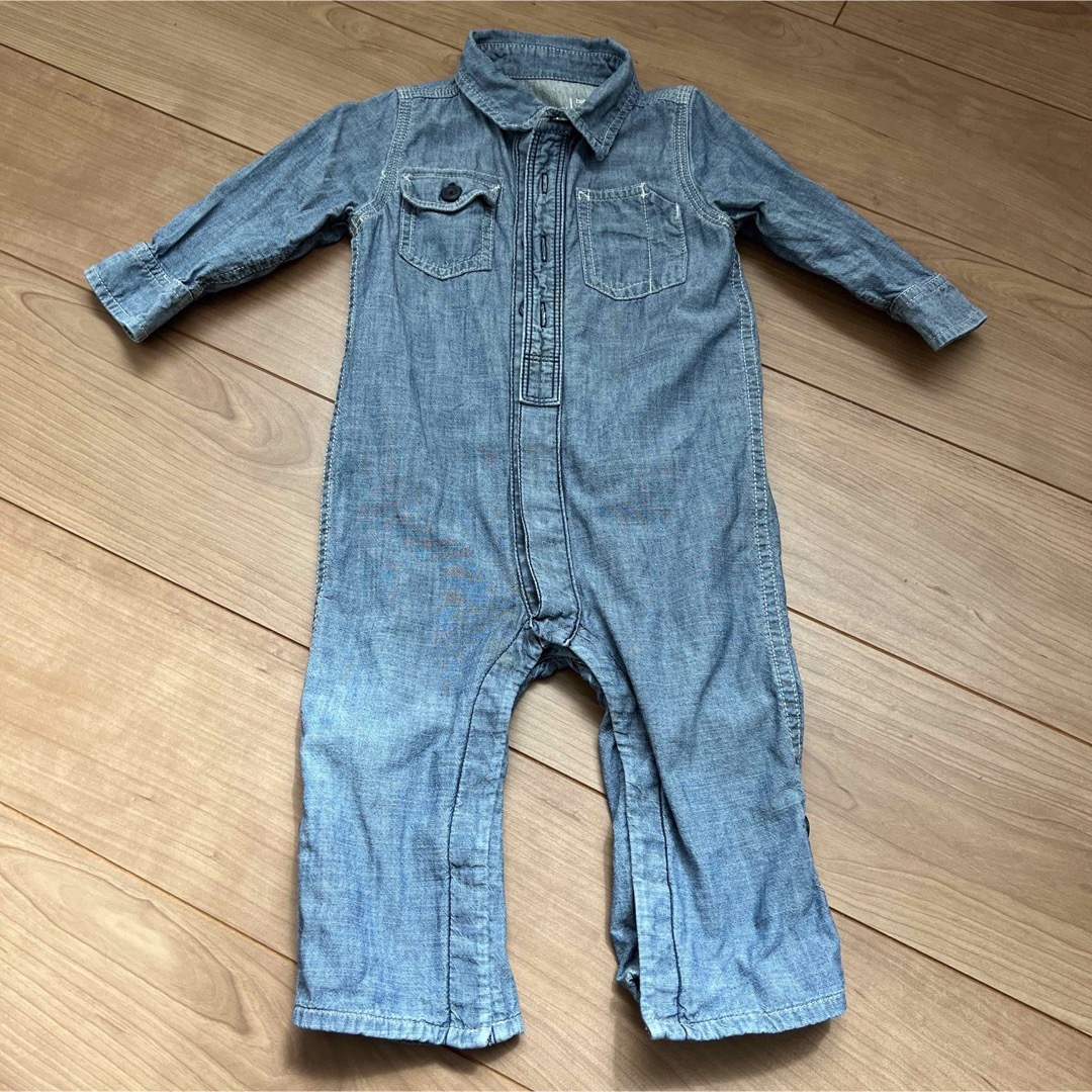 babyGAP(ベビーギャップ)の【babyGap】デニム風ロンパース 80 キッズ/ベビー/マタニティのベビー服(~85cm)(ロンパース)の商品写真