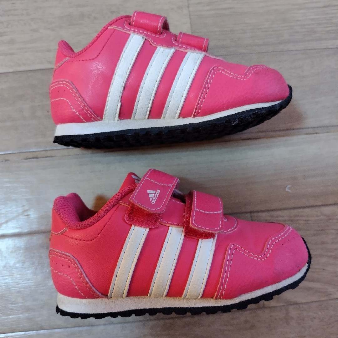 adidas(アディダス)のアディダ　スシューズ　ピンク　13 cm キッズ/ベビー/マタニティのベビー靴/シューズ(~14cm)(スニーカー)の商品写真