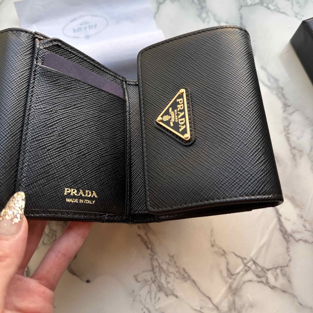 PRADA - 新品 プラダ 折りたたみ財布の通販 by た shop｜プラダならラクマ