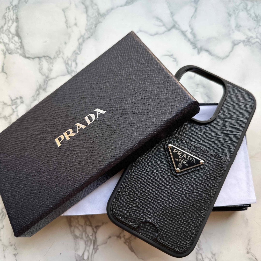 PRADA(プラダ)のプラダ　iphone14pro ケース　新品 スマホ/家電/カメラのスマホアクセサリー(iPhoneケース)の商品写真