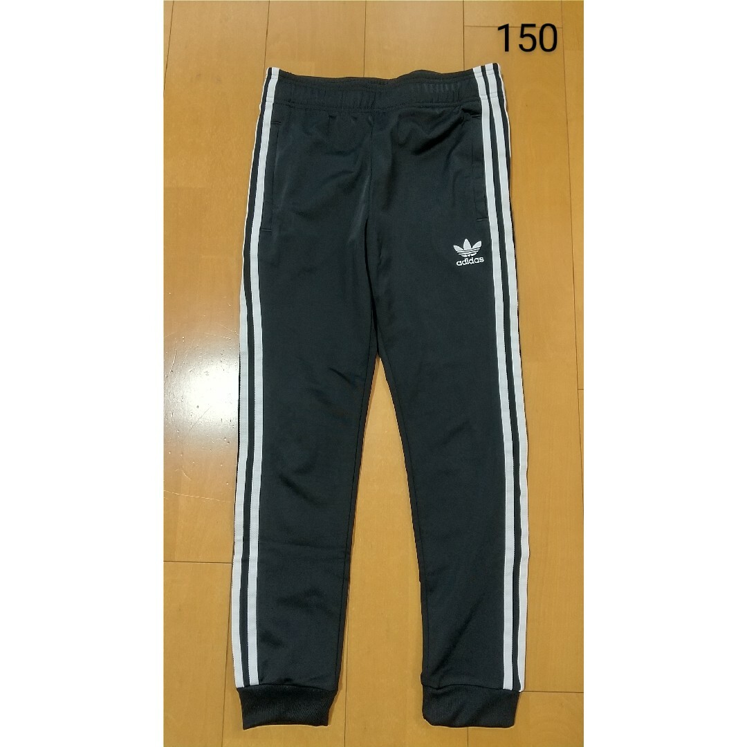 Originals（adidas）(オリジナルス)の美品 アディダス オリジナルス 150 ジャージ パンツ 下 レディース 小柄 キッズ/ベビー/マタニティのキッズ服男の子用(90cm~)(パンツ/スパッツ)の商品写真