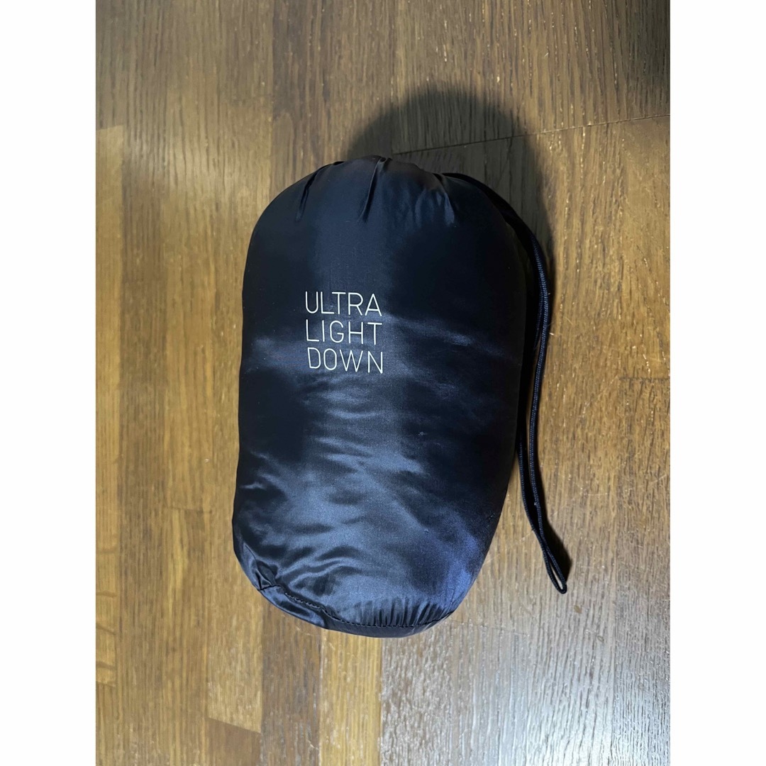UNIQLO(ユニクロ)の美品　UNIQLO Vネックウルトラライトダウン　ネイビー　S レディースのジャケット/アウター(ダウンジャケット)の商品写真