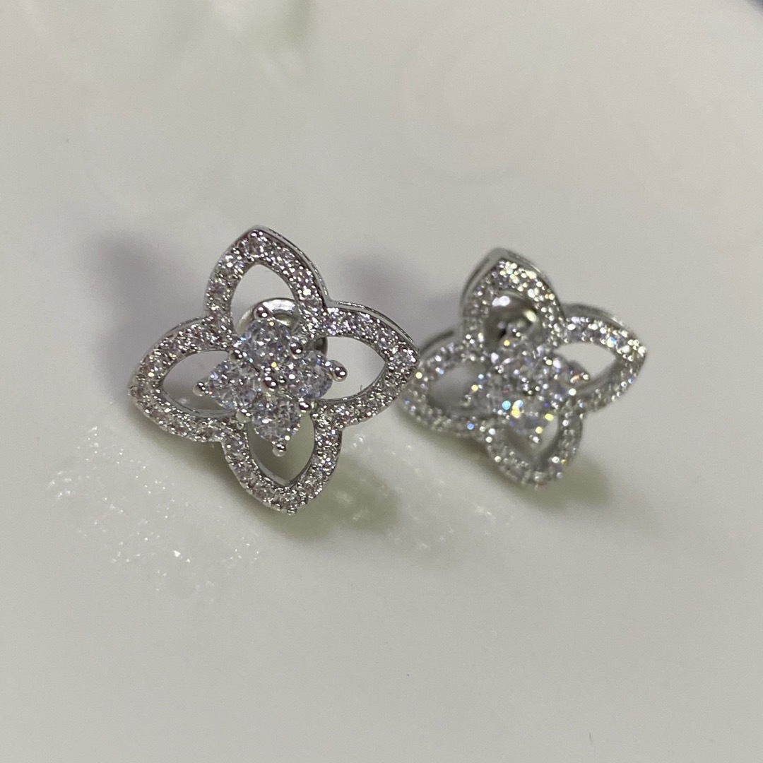 セール❣️【最高級CZダイヤ】キラキラ 花 フラワー ピアス メンズのアクセサリー(ピアス(両耳用))の商品写真