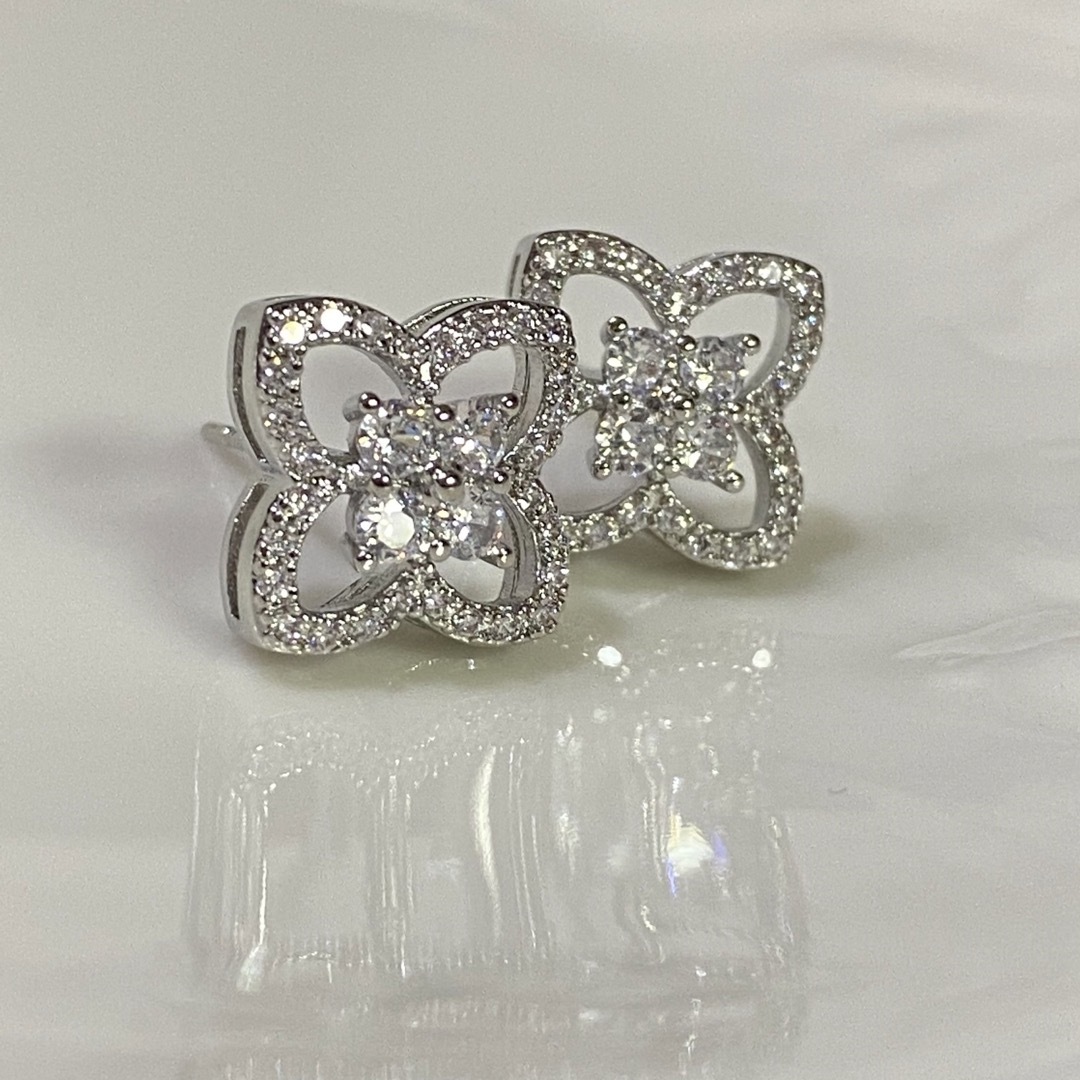 セール❣️【最高級CZダイヤ】キラキラ 花 フラワー ピアス メンズのアクセサリー(ピアス(両耳用))の商品写真