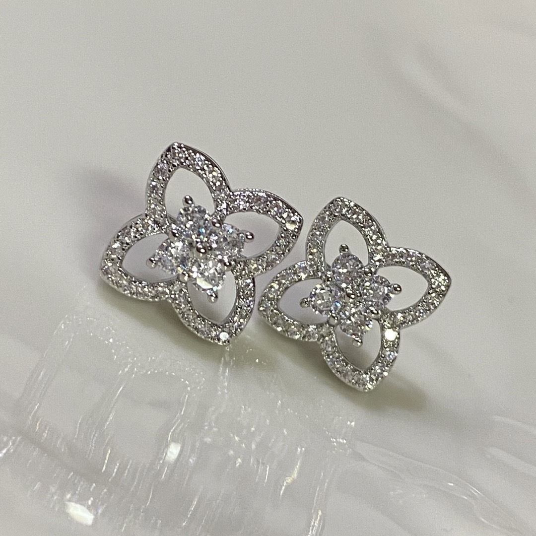 セール❣️【最高級CZダイヤ】キラキラ 花 フラワー ピアス メンズのアクセサリー(ピアス(両耳用))の商品写真