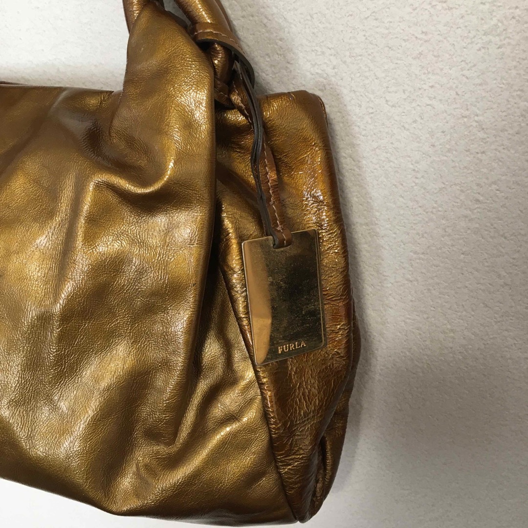 Furla(フルラ)のFURLA フルラ　ゴールド　PVC ハンドバッグ レディースのバッグ(ハンドバッグ)の商品写真
