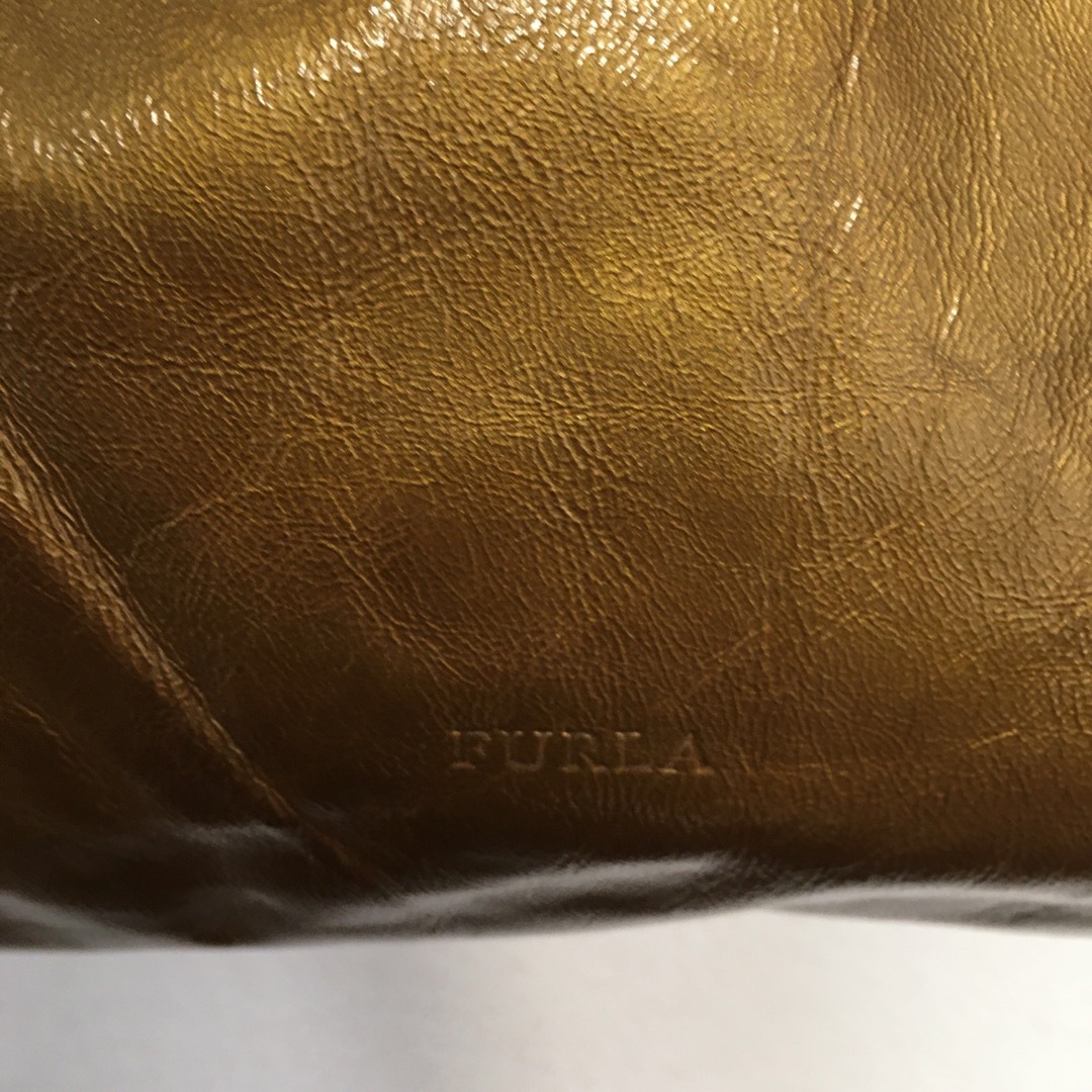 Furla(フルラ)のFURLA フルラ　ゴールド　PVC ハンドバッグ レディースのバッグ(ハンドバッグ)の商品写真