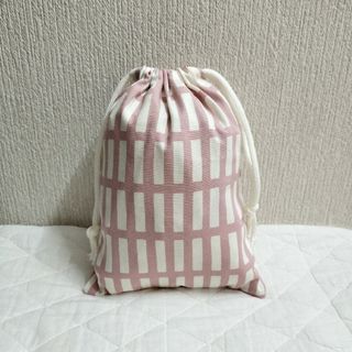 巾着袋　格子柄（ピンク）ハンドメイド(外出用品)