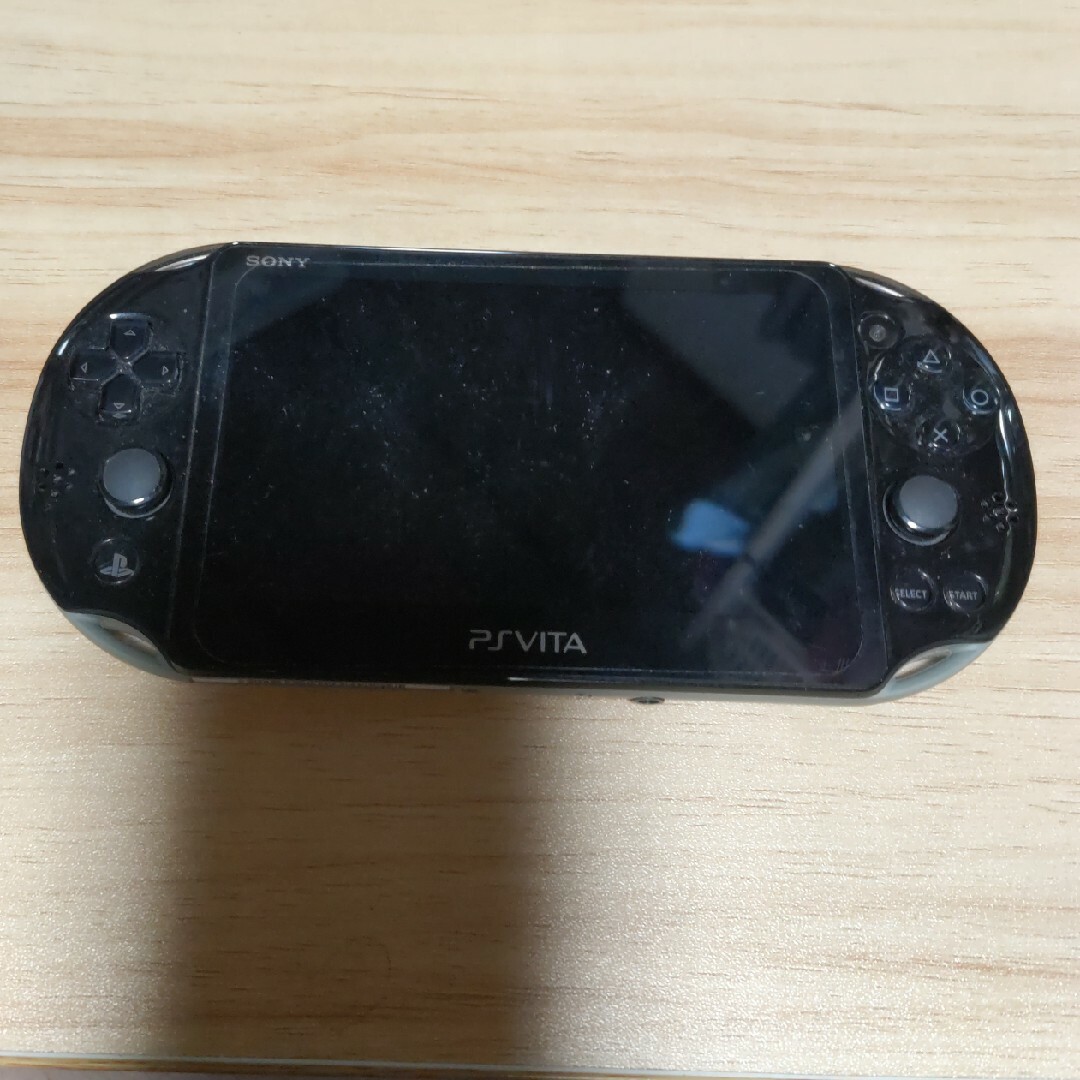 Vita 本体＋ダウンロードソフト＋おまけ 1