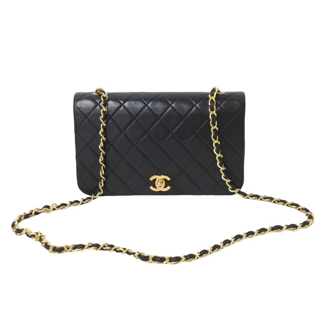 シャネル CHANEL マトラッセ 23cm フルフラップ ターンロック 1番台 ショルダーバッグ ラムスキン ブラック美品 中古 55012 |  フリマアプリ ラクマ