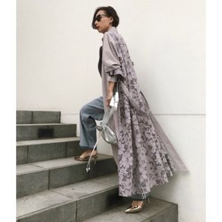 アメリヴィンテージ(Ameri VINTAGE)のAMERI BACK LACE COAT アメリ　トレンチコート(トレンチコート)