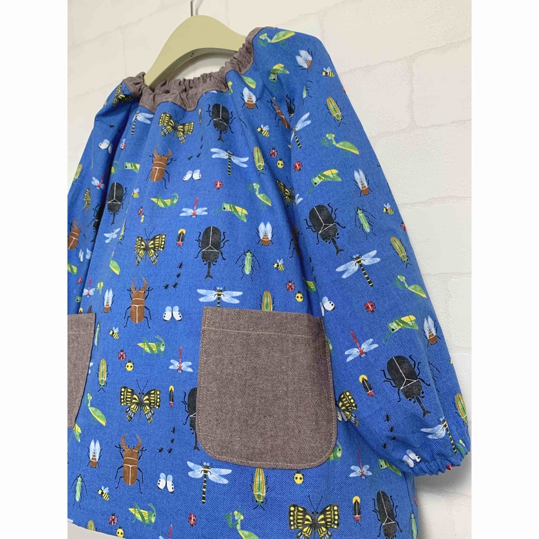 スモック 110  昆虫　ブルー　ハンドメイドスモック キッズ/ベビー/マタニティのキッズ服男の子用(90cm~)(その他)の商品写真