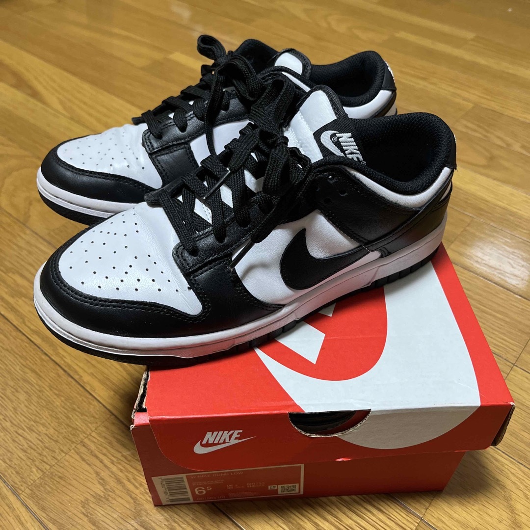 NIKE(ナイキ)のNIKE DUNK LOW black-white 23.5㎝ レディースの靴/シューズ(スニーカー)の商品写真