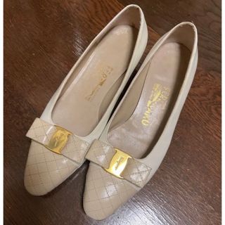 フェラガモ パンプス(ゴールド/金色系)の通販 78点 | Ferragamoを