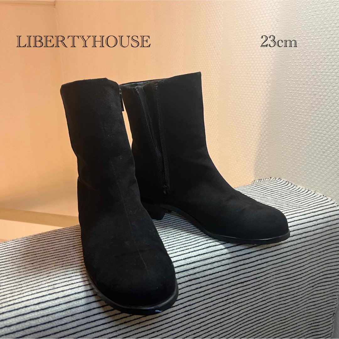 LIBERTY HOUSE(リバティハウス)の極美品　LIBERTYHOUSE スエード　ショートブーツ　23cm レディースの靴/シューズ(ブーツ)の商品写真