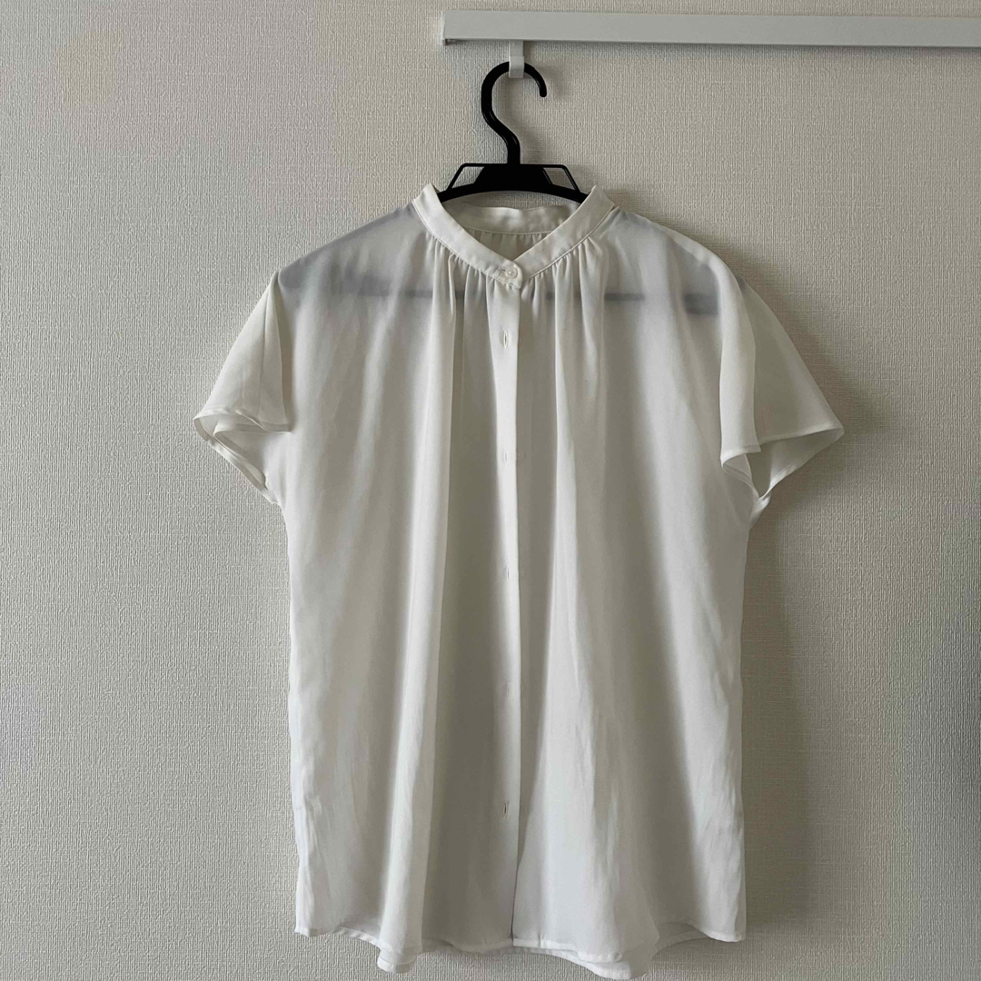 GU(ジーユー)の［12/31まで特別価格］ GU ドレープカラーシャツ　ブラウス　ホワイト　 レディースのトップス(シャツ/ブラウス(半袖/袖なし))の商品写真