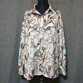 ページボーイ(PAGEBOY)の美品 ページボーイ シャツ ブラウス バロック調 スカーフ柄 レトロ トップス(シャツ/ブラウス(長袖/七分))