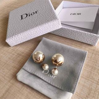 Dior アクセサリー JADIOR ピアス 球体 アクセサリー