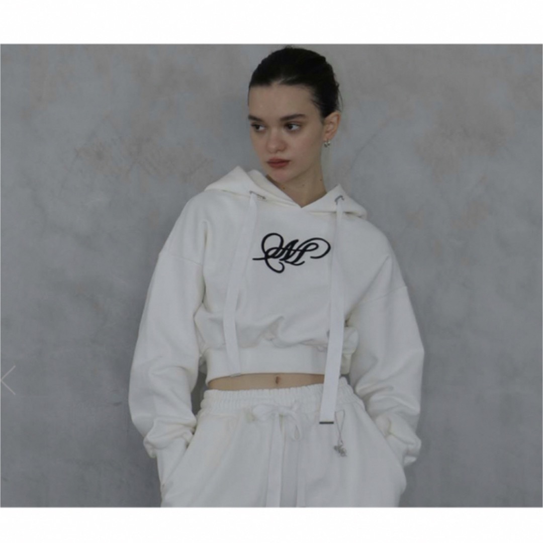 Bubbles(バブルス)のmelt the lady  ”M” short hoodie white レディースのトップス(パーカー)の商品写真