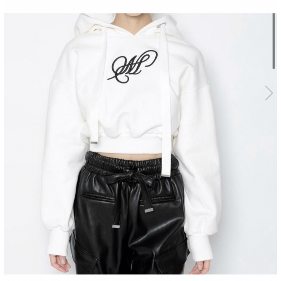 melt the lady ”M” short hoodie white melt the lady ”M” short hoodie white