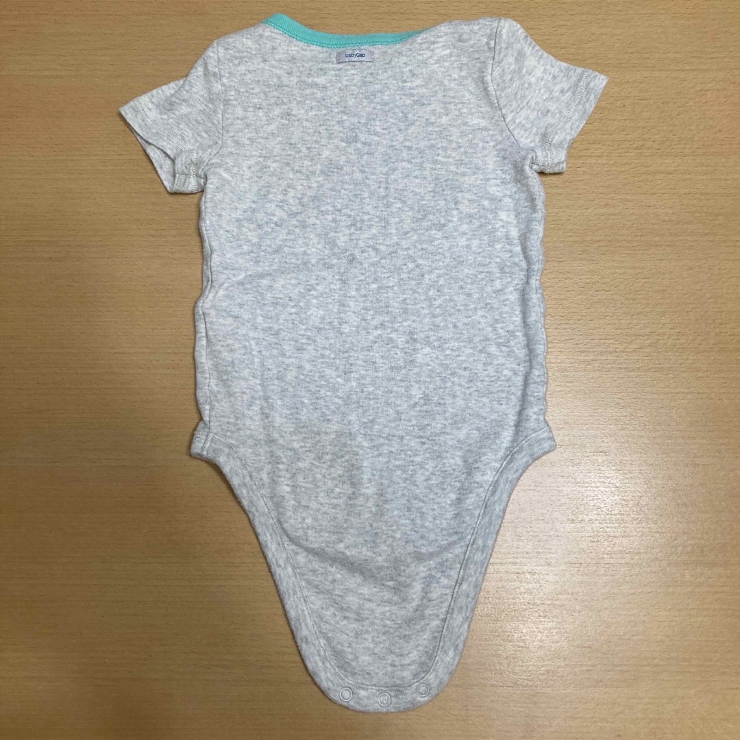 babyGAP(ベビーギャップ)のbaby GAP バイカラーロンパース　70サイズ キッズ/ベビー/マタニティのベビー服(~85cm)(ロンパース)の商品写真