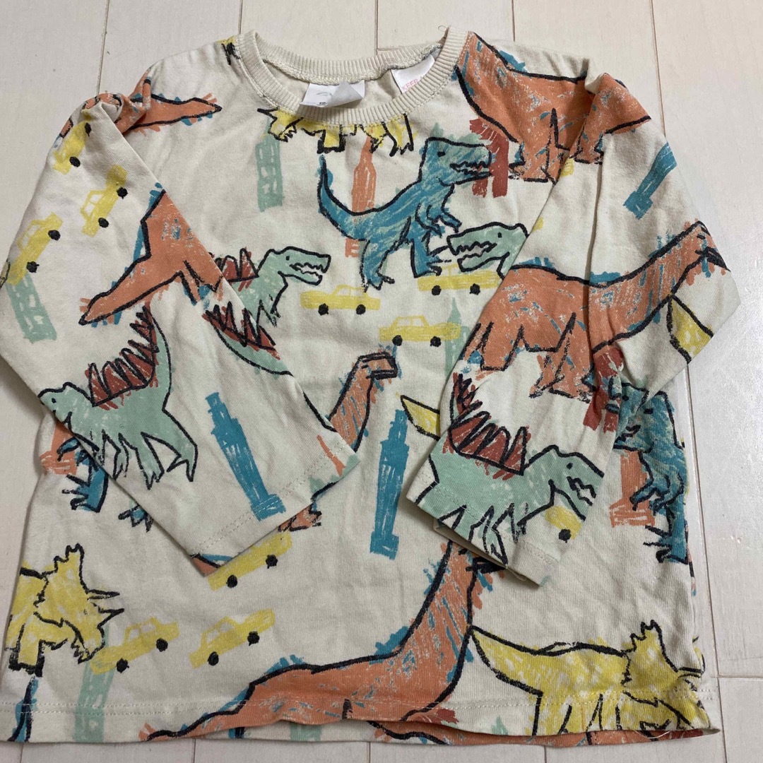 ZARA KIDS(ザラキッズ)のZARA 長袖　シャツ　ロンT 恐竜　80 キッズ/ベビー/マタニティのベビー服(~85cm)(シャツ/カットソー)の商品写真