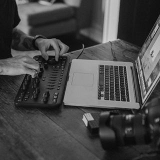 Loupedeck Plus(+) - 写真、動画編集用カスタムコントローラ(Lの通販