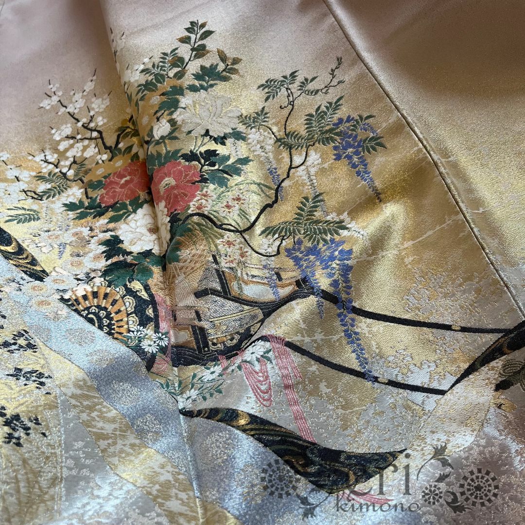 【色留袖/ 一つ紋/寿光織/単品】淡いピンクベージュに縁起柄　金糸