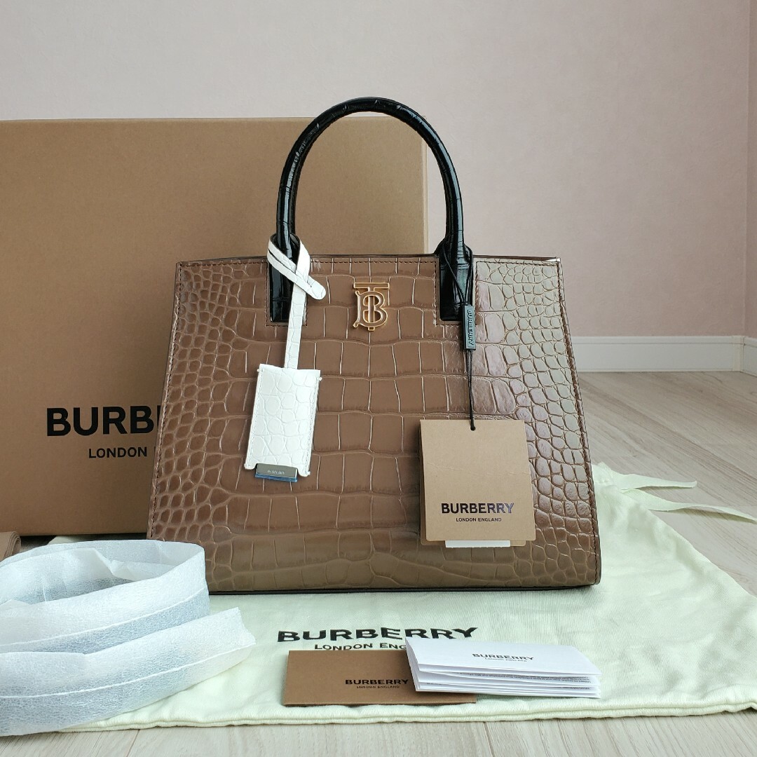 BURBERRY(バーバリー)の未使用《バーバリー》ミニ フランシスバッグ 2way TB エンボスレザー 現行 レディースのバッグ(トートバッグ)の商品写真