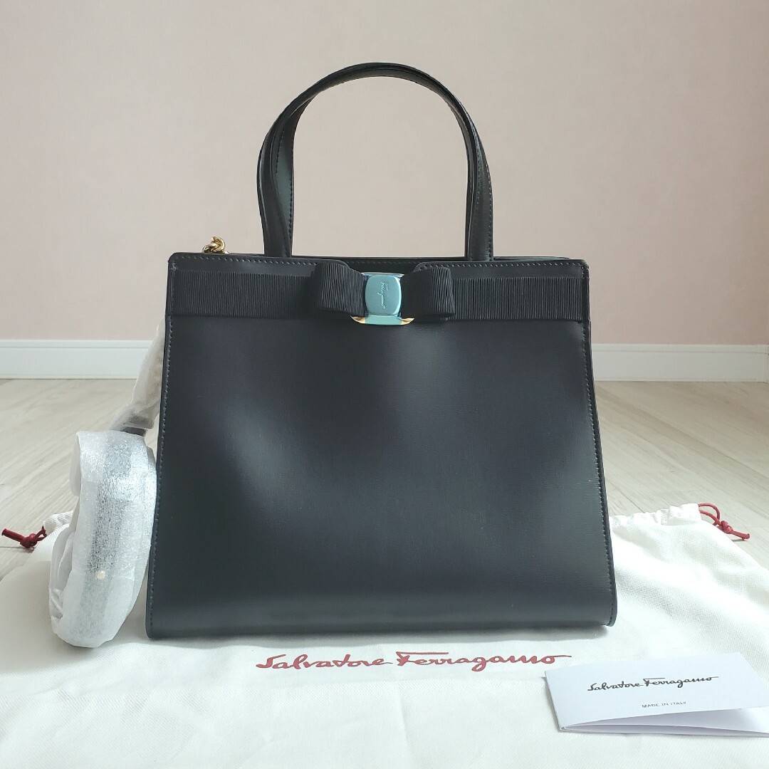 美品】Salvatore Ferragamo バッグ 春色 - ファッション