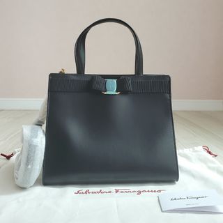 サルヴァトーレフェラガモ(Salvatore Ferragamo)の未使用《フェラガモ》トートバッグ ヴァラリボン 2way レザー ブラック(トートバッグ)