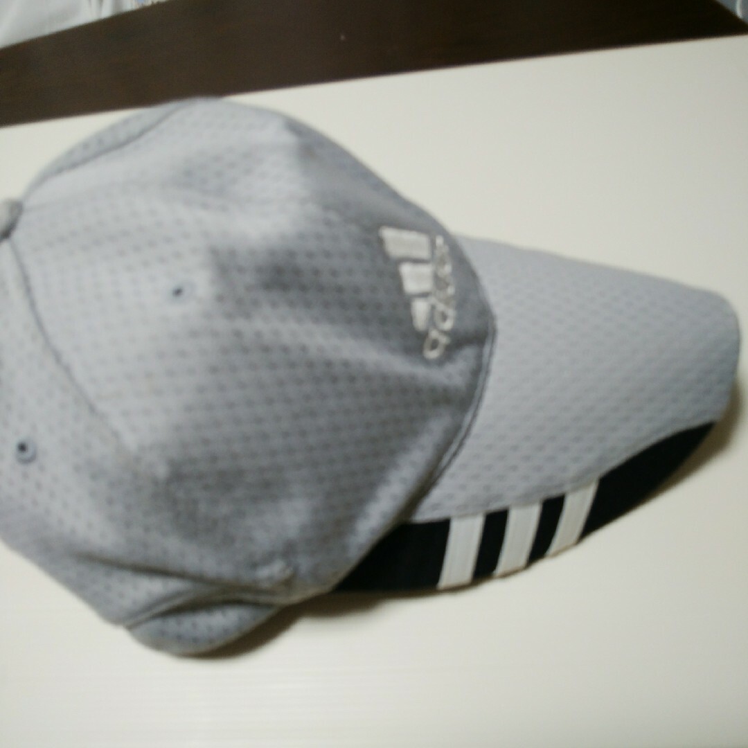 adidas(アディダス)の値下げ！adidas　キャップ　フリーサイズ(59-62cm）グレー　メッシュ メンズの帽子(その他)の商品写真