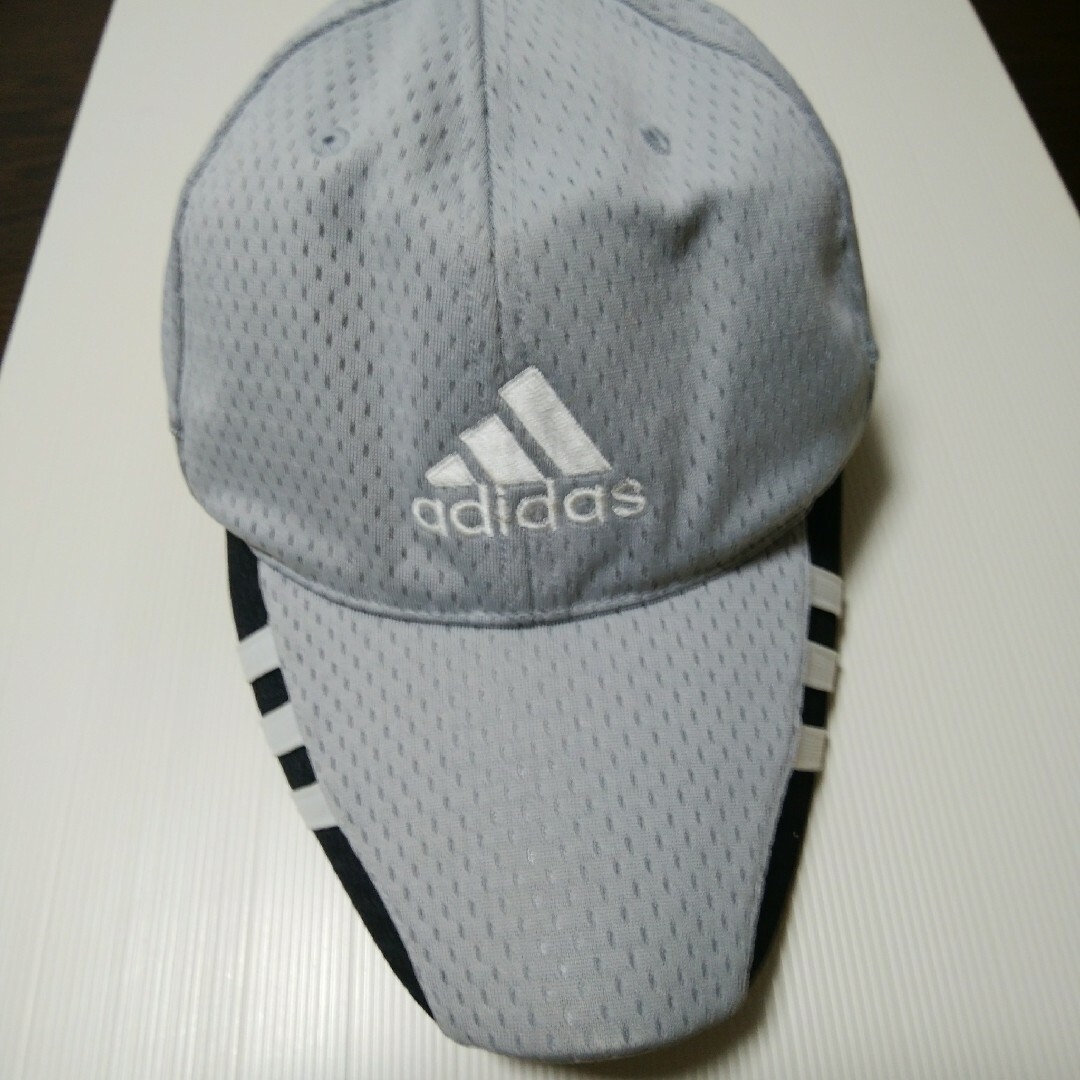 adidas(アディダス)の値下げ！adidas　キャップ　フリーサイズ(59-62cm）グレー　メッシュ メンズの帽子(その他)の商品写真